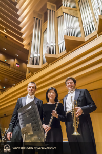 Dari kiri: Pemain clarinet utama, pemain-pemain flute, dan trumpet Yevgeniy Reznik, Chia-Jung Lee, dan Eric Robins. (foto oleh TK Kuo)