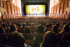 Tepat di luar Mahalia Jackson Theater di New Orleans.