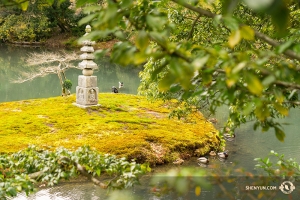 Saat-saat tenang di tengah-tengah jadwal kinerja yang sibuk, yang termasuk, untuk kali pertama, show show di Kyoto. (Foto oleh Kenji Kobayashi)