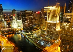 Kami memulai tur foto kami minggu ini dengan skyline Chicago, di mana Shen Yun World Company menyelenggarakan delapan pertunjukan di Harris Theater. (Foto oleh penari Joe Huang)