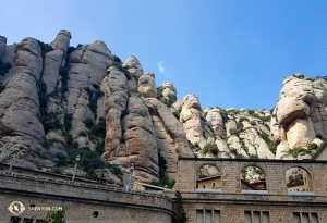 Jika Anda mengamati batu cukup lama, seperti yang dilakukan beberapa penari, Anda akan mulai melihat wajah manusia, seperti Gunung Rushmore yang alami. (Foto oleh penari Songtao Feng)