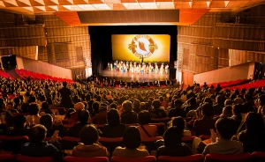 Shen Yun International Company melakukan pertunjukan di National Dr.Sun Yet-sen Memorial Hall di Taipei.