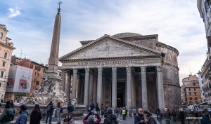 Ketika berada di Roma, Shen Yun Touring Company mengunjungi salah satu lokasi paling terkenal di Italia: the Pantheon.

(Foto oleh penari Andrew Fung)