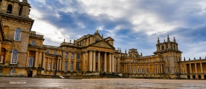 Sementara itu, pada suatu hari saat hujan di Inggris, Shen Yun International Company mampir untuk mengeksplorasi Istana Blenheim, salah satu rumah terbesar di Inggris.

(Foto oleh Tony Xue)