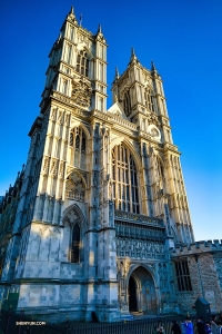 Kelompok ini mengunjungi Biara Westminster, pilihan lokasi untuk penobatan dan pernikahan keluarga kerajaan selama berabad-abad. (Foto oleh Tony Xue)