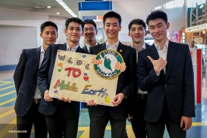 Shen Yun tiba di Auckland, Selandia Baru, dimana film Lord of the Rings (dengan set bumi jaman pertengahan) difilmkan. 

(Foto oleh Tony Xue)