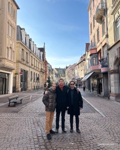Jalanan berbatu dan bangunan berwarna-warni mempesona di Colmar, sebuah kota menawan di wilayah Alsace, Prancis.