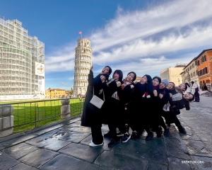 Para musisi kami memahami pentingnya kerja tim—baik saat bermain di orkestra maupun saat menopang Menara Pisa yang Miring.